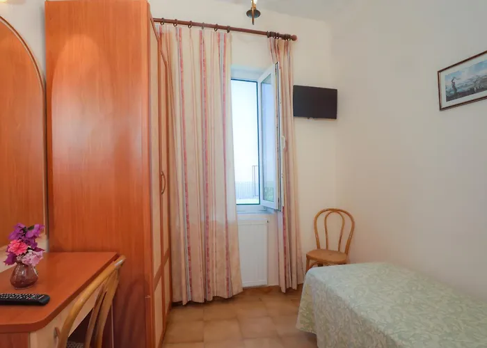Ξενοδοχείο Monti 3*